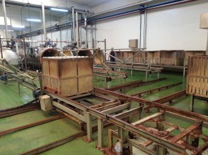 ...och sen iväg för värmebehandling i autoklav och så transport iväg.