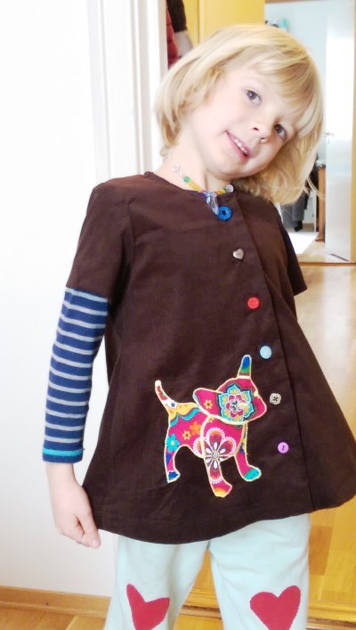 Hannes mannekängar gärna. Jackan är kortärmad, det randiga är en undertröja som sticker ut.