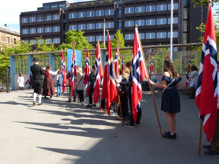 På väg ner till fästningen.