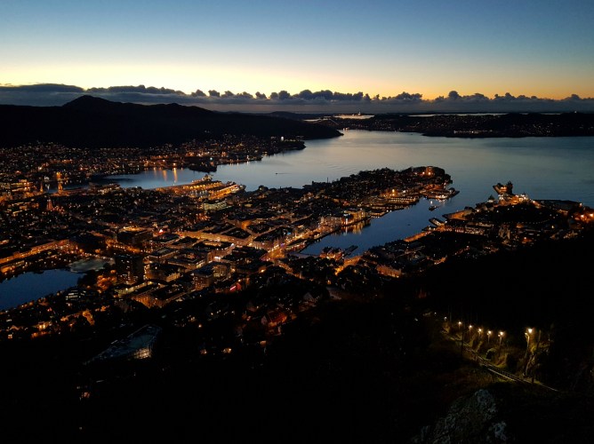 2016-11-02 Bergen by night.jpg